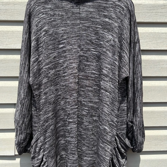 Made in Heaven women’s sweater blouse. Gray, size XL w/ pockets! - Picture 5 of 5